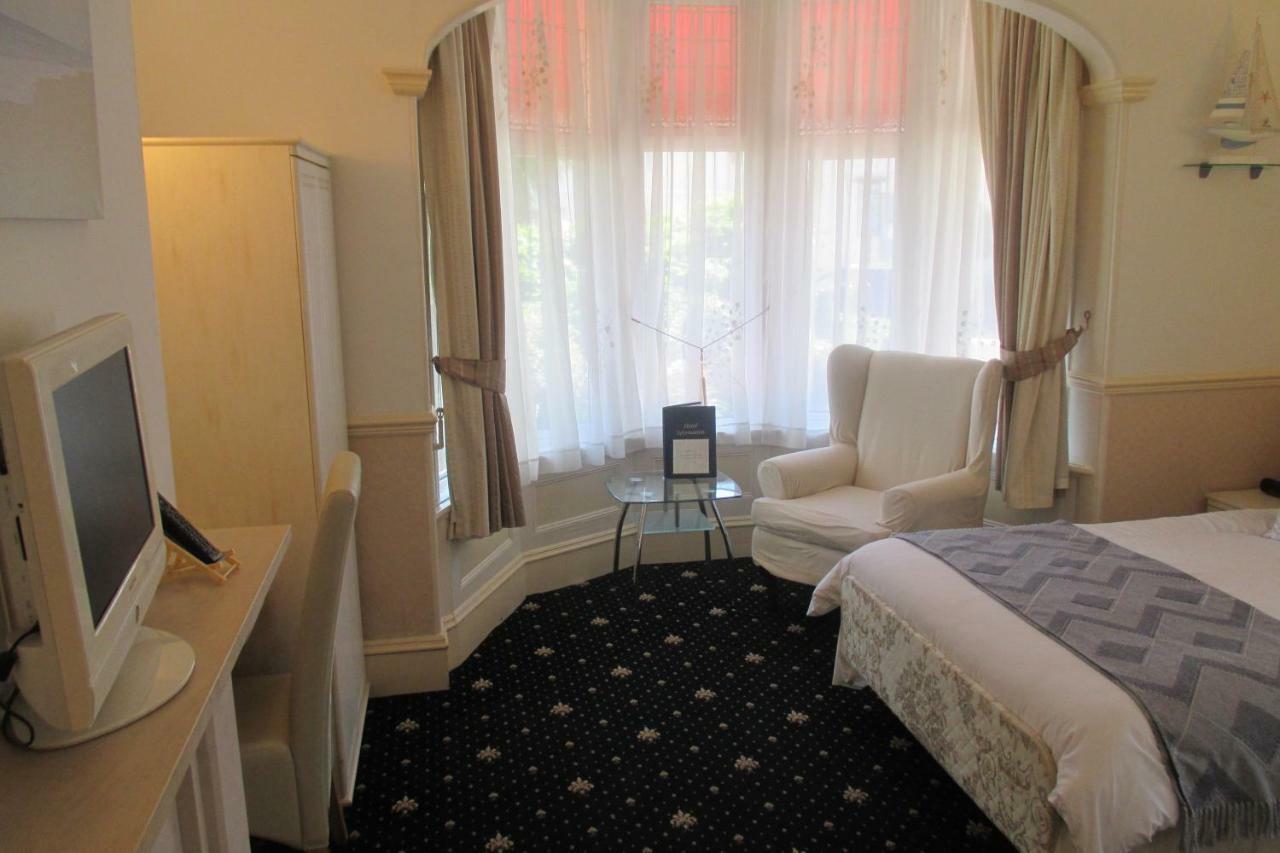Crown Lodge Торки Экстерьер фото